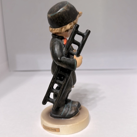 💙TM3 ‘Chimney Sweep’ Hummel Goebel #12/1 - Picture 4 of 7